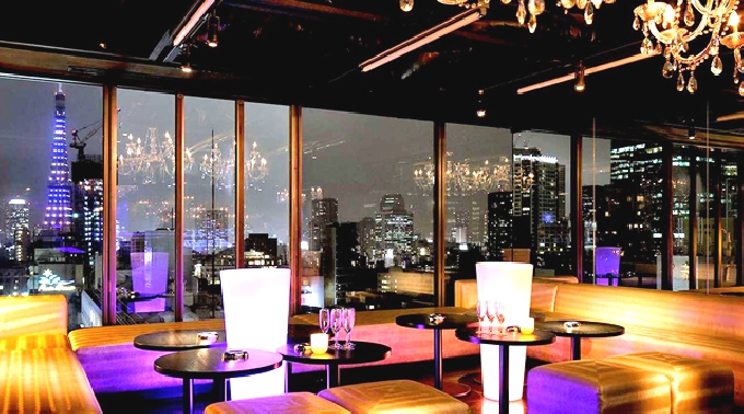 【V2TOKYO : 2/24 火曜日】東京の夜景360°一望！シャンデリヤ輝く全面ガラス張りの超豪華空間！今日本で一番女の子に人気の超豪華ラウンジ！(旧：VANITY バニティ 六本木)