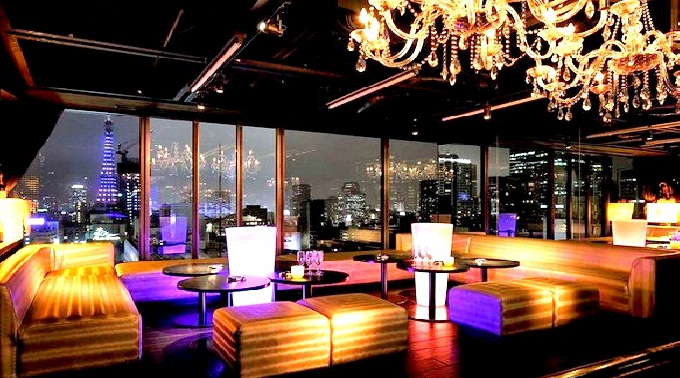 【V2TOKYO：Night Party！】東京の夜景360°一望！シャンデリヤ輝く全面ガラス張りの超豪華空間！今日本で一番女の子に人気の超豪華ラウンジ！22：00～OPEN(旧：バニティ)