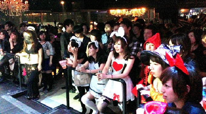 【六本木！1000人規模？】スペシャル特大クリスマスパーティ　ａｔ　六本木Ｖ２(旧ＶＡＮＩＴＹバニティ六本木)東京の夜景が360°一望！シャンデリヤが輝く豪華な空間で最高の時間をお過ごしください★