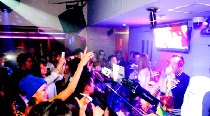 【銀座：GENIUS TOKYO】都内最大級、銀座のクラブディスコと言えばGENIUS TOKYO！終電までもたっぷり楽しめる！！クーポン利用でお得に参加可能！21：00～ミッドナイト