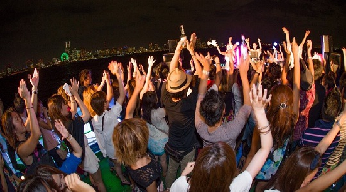 【夏クル 横浜船上パーティ 8/8 金曜】横浜最大規模のクルーズパーティ“夏クル2014”最高の横浜の夜景×音楽をお楽しみ頂けます！クーポン利用でお得に参加できます！夏クル2014開幕パーティー！
