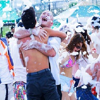 今年最大規模泡パーティ : 写真